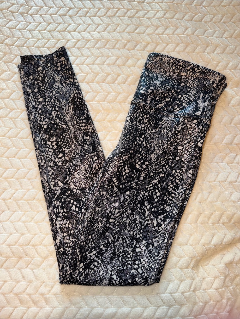 Spanx Faux Leather Snake Print Black White Grey Size Medium